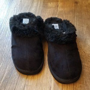 DF by Dearfoam Black Faux Fuzzy Fur Suede Slippers